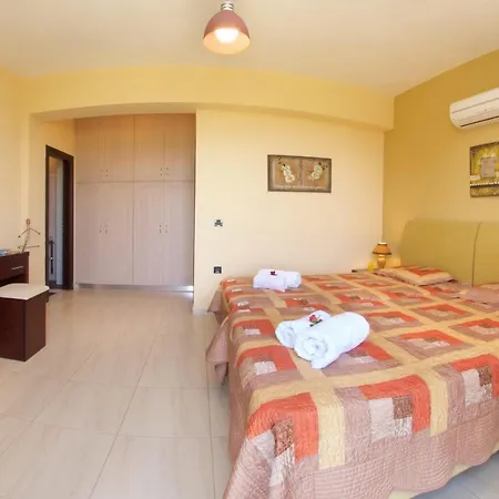 Skala Sleeps 6 Pool Wifi